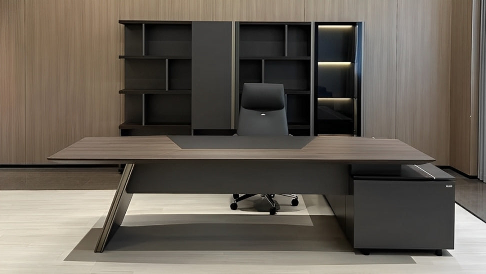 レトロなエグゼクティブデスクで、オフィスを上品に演出